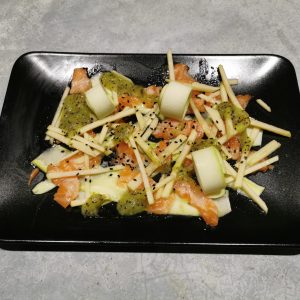 Tartare de saumon -kiwi - pomme et ses tagliatelles de courgettes